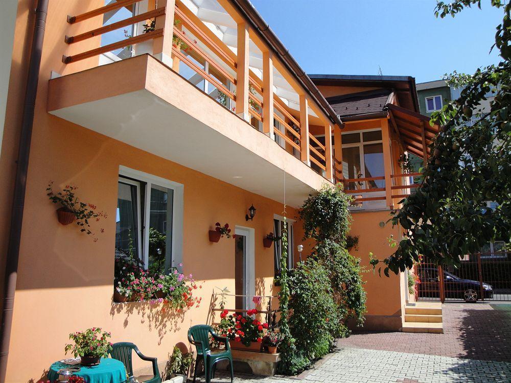 Suri Guesthouse Μπρασόβ Εξωτερικό φωτογραφία
